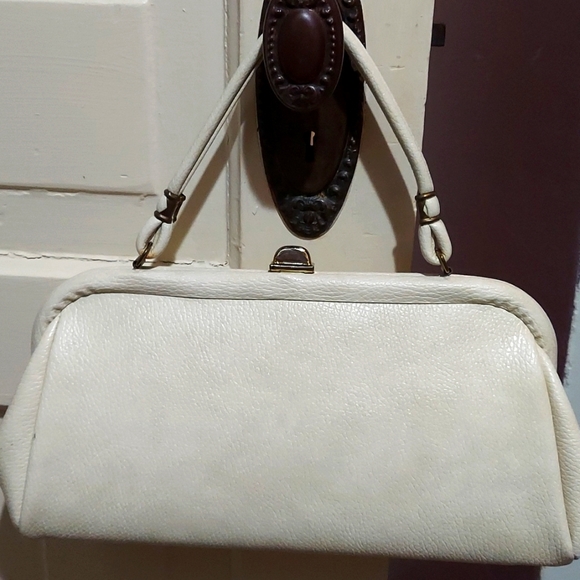 Classic Vintage Handbag - Picture 2 of 5